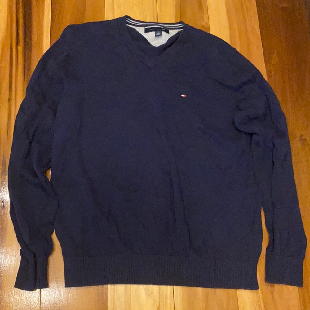 Men’s Tommy Hilfiger navy V neck sweater size L